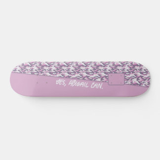 Semi Camouflage Grijs en Roze Uw Tekst Persoonlijk Skateboard
