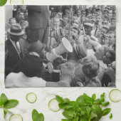 Sen. Robert Kennedy Campagne voor Amerikaans Presi Theedoek (Gevouwen)