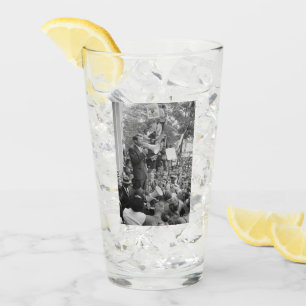 Senator Robert Kennedy voert campagne voor de Amer Glas