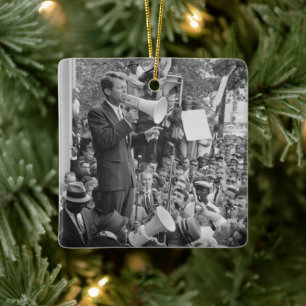 Senator Robert Kennedy voert campagne voor de Amer Keramisch Ornament