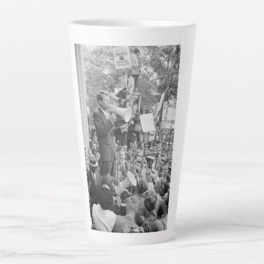 Senator Robert Kennedy voert campagne voor de Amer Latte Mok (Voorkant)
