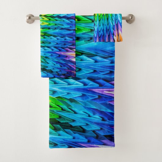 Senbazuru of duizend origami-kranen in bad handdoek (Insitu)