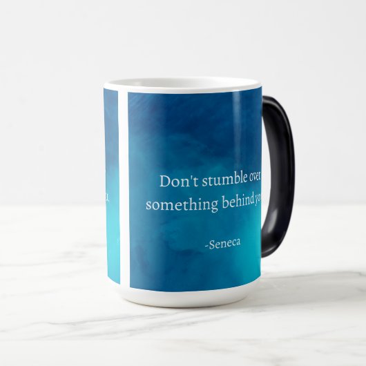 Seneca: Focus vooruit, niet op het verleden struik Magische Mok (Voorkant rechts)