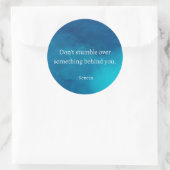 Seneca: Focus vooruit, niet op het verleden struik Ronde Sticker (Tas)