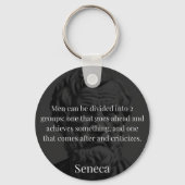 Seneca's Division: De Doers en de Critici Sleutelhanger (Voorkant)