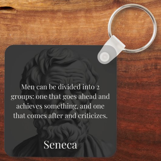 Seneca's Division: De Doers en de Critici Sleutelhanger (Achterkant)