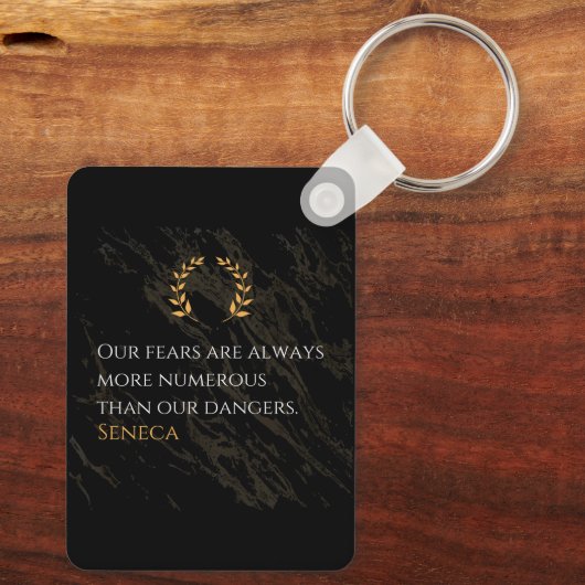 Seneca's Insight: Fears Compared to Real Dangers Sleutelhanger (Achterkant)