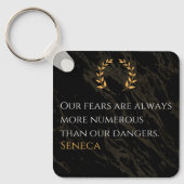 Seneca's inzicht: angsten vergeleken met echte gev sleutelhanger (Voorkant)