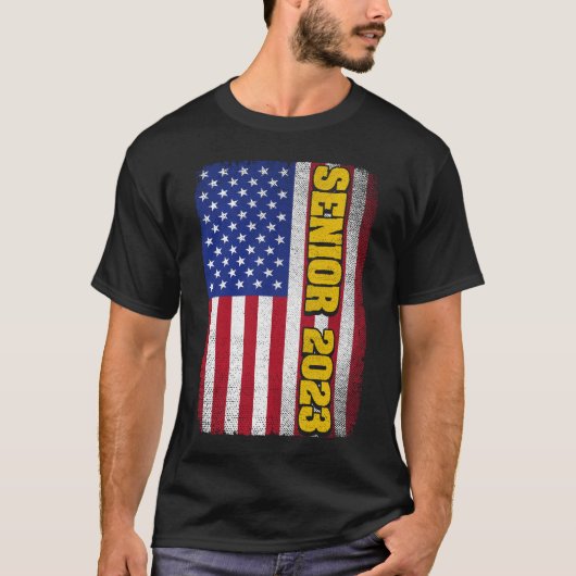 Senior 2023 Amerikaanse vlag Afstuderen Gift T-shirt (Voorkant)