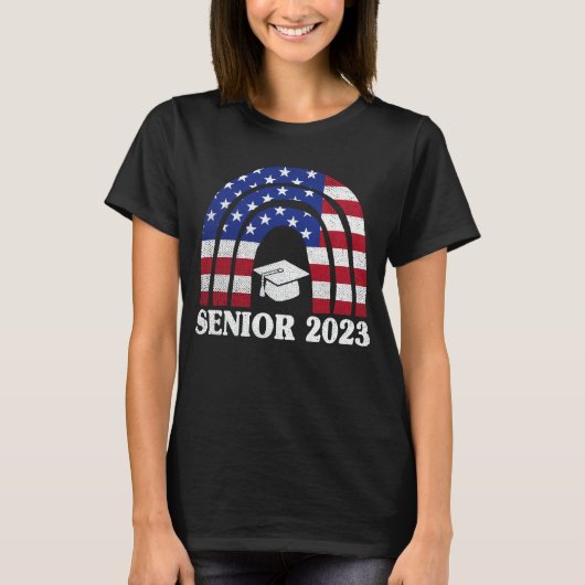 Senior 2023 Amerikaanse vlag Afstuderen Gift T-shirt (Voorkant)