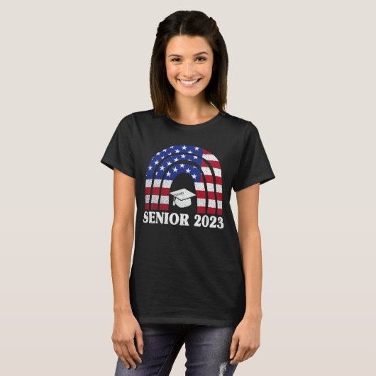 Senior 2023 Amerikaanse vlag Afstuderen Gift T-shirt (Voorkant volledig)