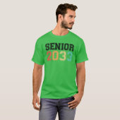 Senior 2033 Retro Vintage grappig T-shirt (Voorkant volledig)