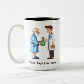 Senior Citizen Paying Off Medical Debt Tweekleurige Koffiemok (Links)