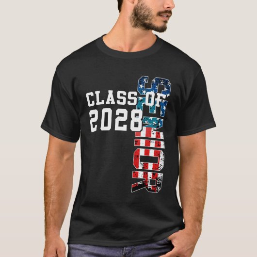 Senior klasse van 2028 Amerikaanse vlag US Afstude T-shirt (Voorkant)