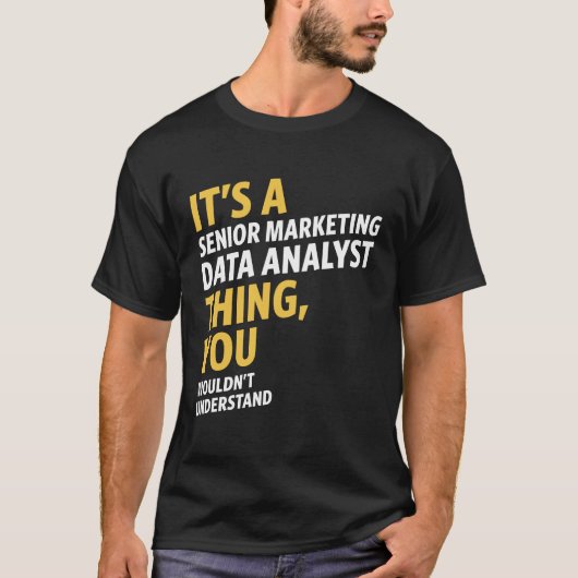 Senior Marketing Data Analyst T-shirt (Voorkant)