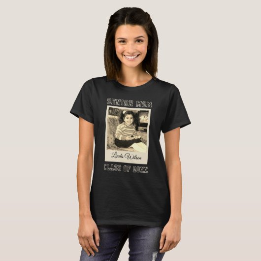 Senior Moeder Aangepaste Foto Script Naam Afstuder T-shirt (Voorkant volledig)