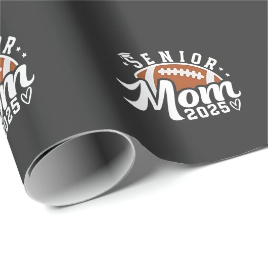 Senior Proud Mom 2025 Fantasy Football Afstuderen Cadeaupapier (Rol Hoek)