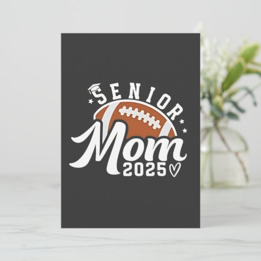 Senior trotse moeder 2025 Fantasy Football Graduat Kaart (Staand voorkant)