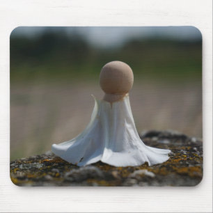 Sensueel gehuld poppetje in een bloemen jurkje. muismat