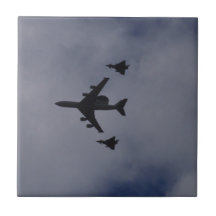 Sentry Geëscorteerd Door Typhoons