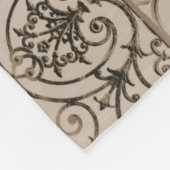 Sepia brown scrollwork patroon fleece deken (Hoek)