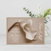 sepia calla lily bruiloft uitnodiging (Staand voorkant)