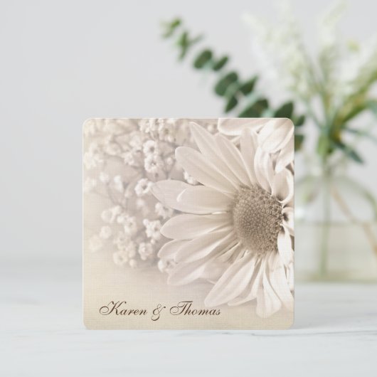 Sepia Daisy Wedding Invite Kaart (Staand voorkant)