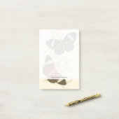 Sepia Leaves met kleurrijke Butterflies Post-it® Notes (Op bureau)