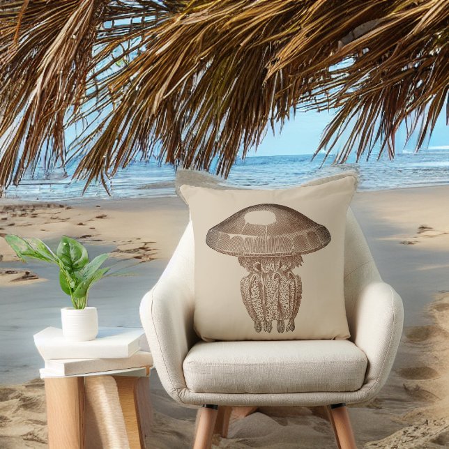 Sepia Man O Oorlog op Solid Tan Achtergrond Kussen (Creator heeft geüpload)