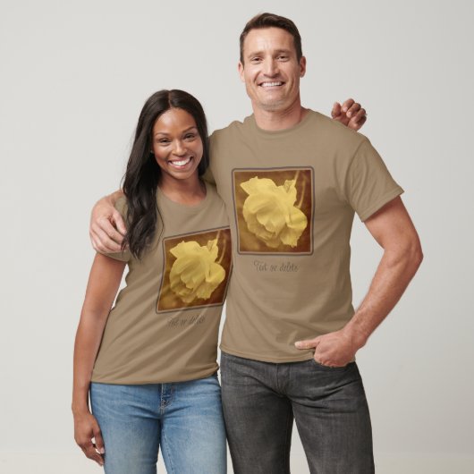 Sepia Roos met regendruppels  uitzien T-shirt (Unisex)