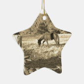 Sepia tone Bruin paard en hek Keramisch Ornament (Rechts)