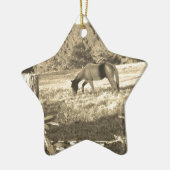Sepia tone Bruin paard en hek Keramisch Ornament (Links)