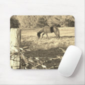 Sepia tone Bruin paard en hek Muismat (Met muis)