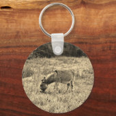 Sepia Tone Donkey in een veld. Sleutelhanger (Voorkant)