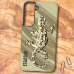 Sepia Tone Mosaic Gecko Sjabloon Naam Samsung Galaxy Hoesje<br><div class="desc">Het ontwerp kenmerkt een mozaïekgekko over een complementaire kleurenachtergrond met de tekst van de sjabloon. Pas het gebied van de sjabloon met een naam of een initiaal aan,  verwijder de tekst of geef uit gebruikend het ontwerphulpmiddel om een doopvontstijl,  grootte,  en kleur te selecteren u verkiest.</div>