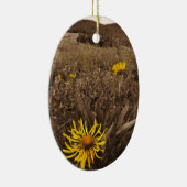 Sepia tone Yellow wildbloemen Keramisch Ornament (Rechts)