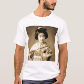 Sepia Toned Japanse Geisha die flute speelt T-shirt (Voorkant)