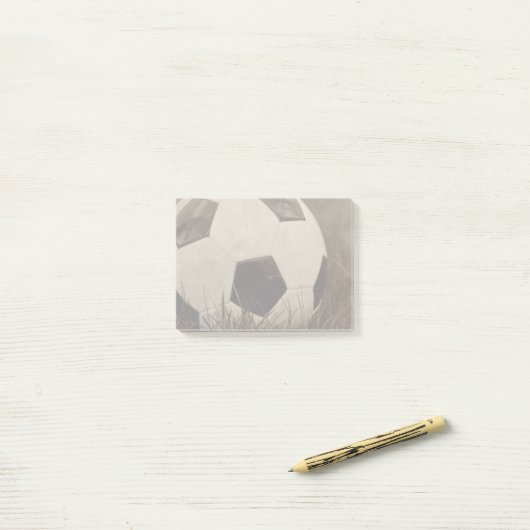 Sepia Toned Voetbal Post-it® Notes (Op bureau)