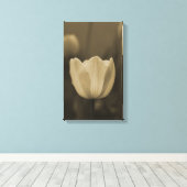 Sepiatint enkele tulp bloesem van dichtbij canvas afdruk (Insitu (Houten vloer))