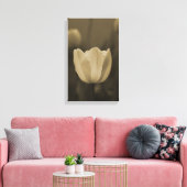 Sepiatint enkele tulp bloesem van dichtbij canvas afdruk (Insitu (Woonkamer))
