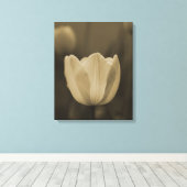 Sepiatint enkele tulp bloesem van dichtbij canvas afdruk (Insitu (Houten vloer))