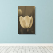 Sepiatint enkele tulp bloesem van dichtbij canvas afdruk (Insitu (Houten vloer))