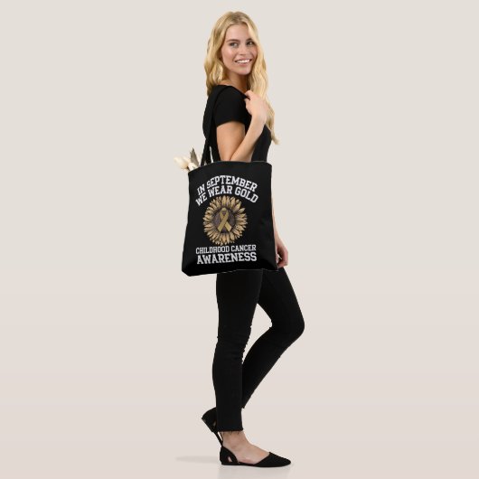 September We Draag Gold Childhood Cancer Awareness Tote Bag (Op model)
