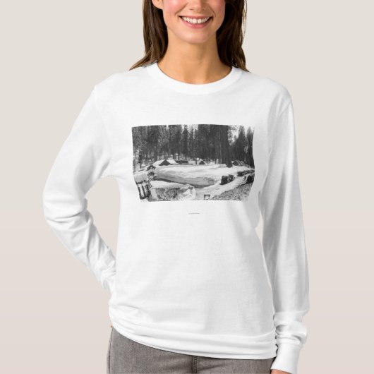 Sequoia National Park Snow Scene in het dorp T-shirt (Voorkant)