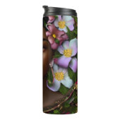 Serene Afro-Amerikaanse vrouw met bloemen Thermosbeker (Geroteerd rechts)