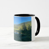 Serene Alaska Lake en Forest Mok (Voorkant rechts)