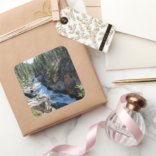Serene bergcascade – Portret van Stanley Falls Vierkante Sticker (Geschenken)