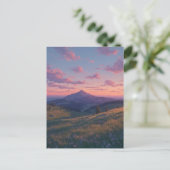 Serene Bergweide bij Roze Zonsondergang Briefkaart (Staand voorkant)