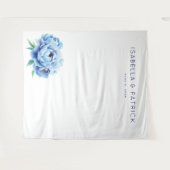 Serene Blauwe Aquarel Pioen Wandkleed (Voorkant (horizontaal))