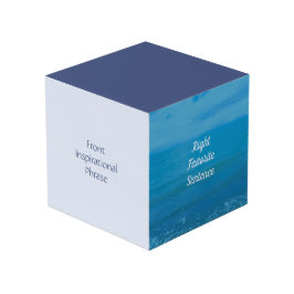 Serene Blauwe Zeegezicht Met Uw Inspirerende Woord Kubus